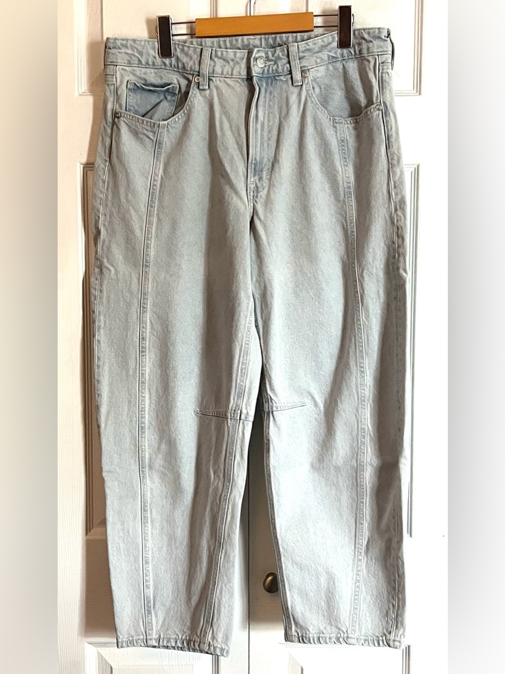 ✨ LIKE NEW ✨ H&M Super Barrel Leg Seam Detail Jeans Light Wash Size 10